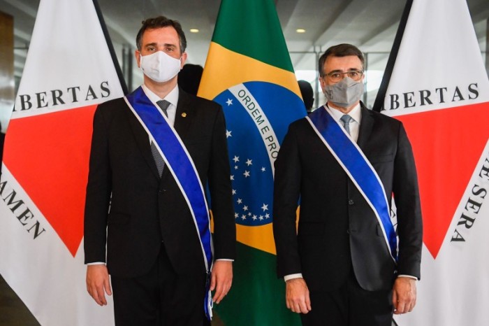 O presidente do Senado, Rodrigo Pacheco, recebeu a Comenda Grã-Cruz da Ordem do Rio Branco, na pessoa do chanceler e ministro das Relações Exteriores, embaixador Carlos Alberto França - Agência Senado