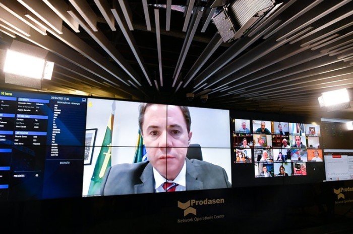Veneziano em sessão remota do Senado, no ano passado