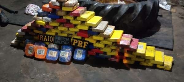 Mais de 100 kg de drogas são apreendidos e quatro pessoas são presas durante ação conjunta da Polícia Militar do Ceará e PRF