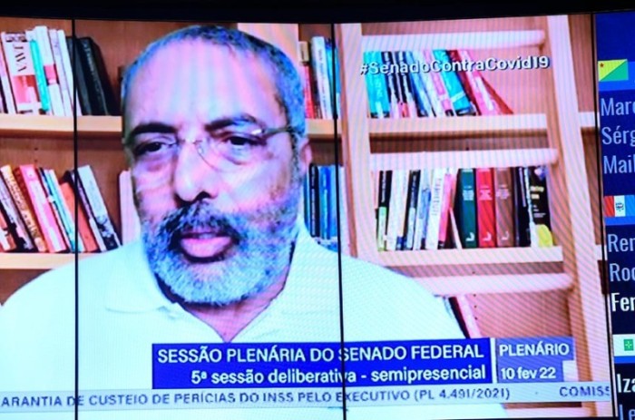 O senador Paulo Paim (PT-RS) defendeu a continuidade da Lei de Cotas - Agência Senado