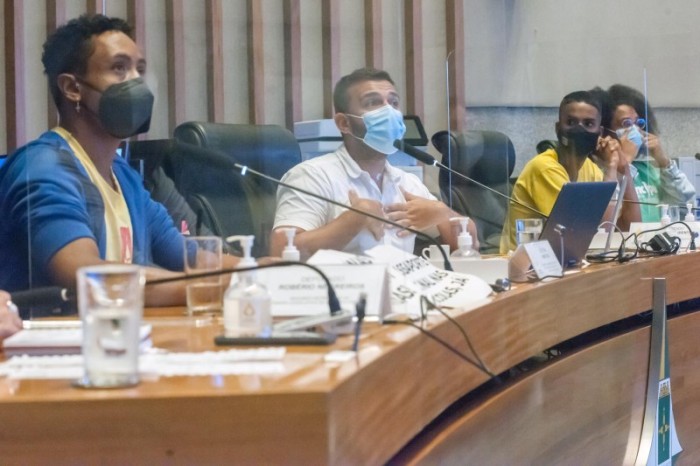 Especialistas e estudantes defendem passaporte vacinal nas escolas em audiência pública