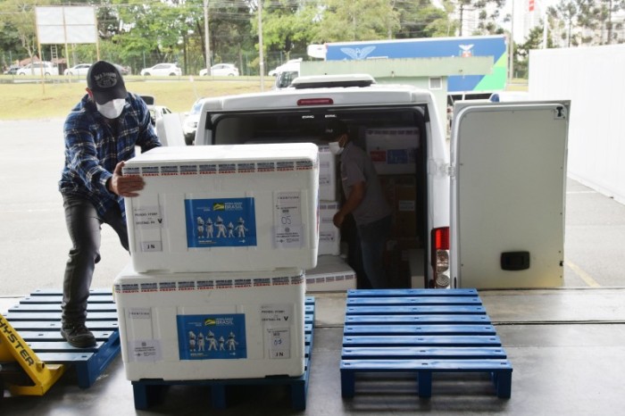 Mais de 805 mil vacinas contra a Covid-19 devem chegar ao Estado nesta segunda