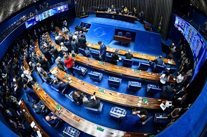 Pauta inclui tratamento a pessoas com deficiência e penas menores por crimes contra o consumidor