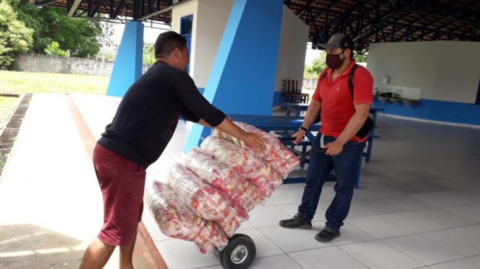 Educação reforça logística e entrega merenda nas escolas rurais de Tarauacá e Feijó