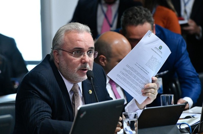 O senador Jean Paul Prates é relator das duas matérias, que tratam de aumentos nos valores da gasolina, do diesel e do gás de cozinha - Geraldo Magela/Agência Senado