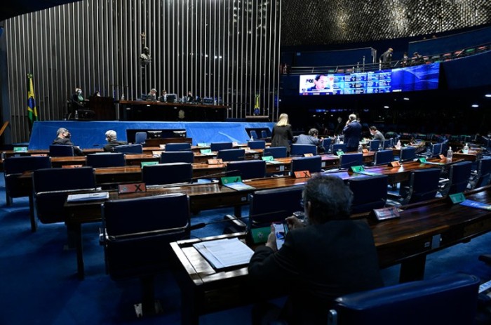 Texto garante apoio à saúde mental de professores, funcionários, estudantes e seus familiares