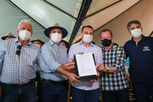 Em Concórdia, governador lança programas para aumentar a produtividade no campo