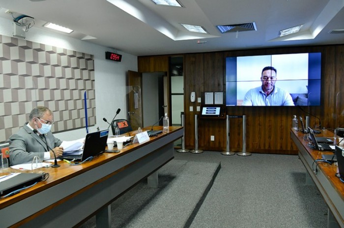 Também foi adiada a apreciação da proposta que prioriza a matrícula para criança ou adolescente alvo de violência. O relator, senador Styvenson Valentim, leu o substitutivo ao projeto nesta quinta-feira (17) - Geraldo Magela/Agência Senado