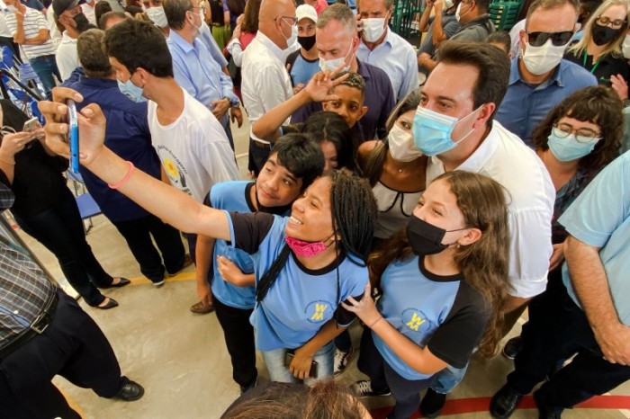 Em Cornélio Procópio, governador entrega um dos últimos colégios paralisados na Quadro Negro
