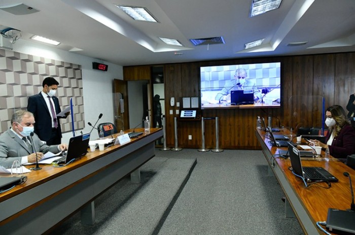 Em reunião nesta quinta, a Comissão de Educação aprovou requerimento de Romário para debate - Geraldo Magela/Agência Senado