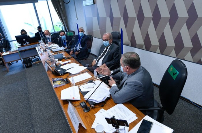 O relator da CPI, senador Izalci Lucas (PSDB-DF), observou que o contrato entre a estatal e a seguradora ocorreu em janeiro de 2020, após a instalação da CPI