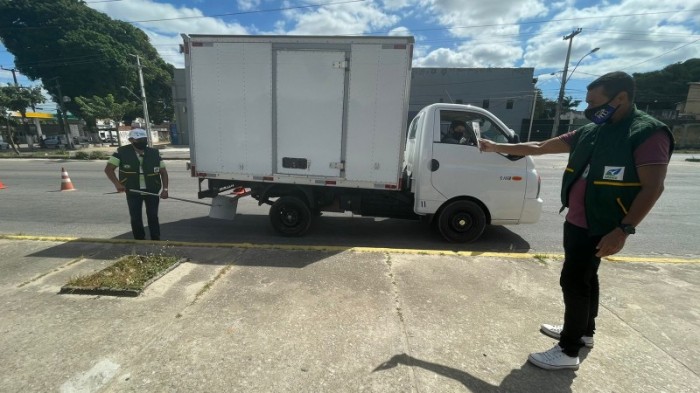 Fortaleza: 40 veículos vistoriados e dois multados pela Semace em novas blitze de combate à fumaça irregular de veículos a diesel