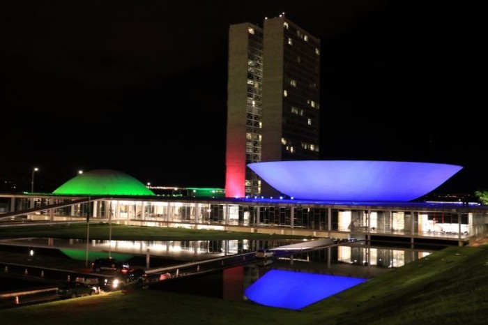 Congresso tem iluminação especial para lembrar Dia Mundial das Doenças Raras