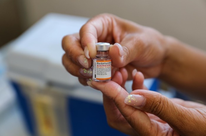 Estado distribui 130 mil imunizantes pediátricos contra covid-19