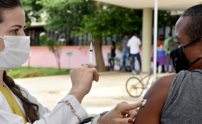 Tocantins recebe mais 6,8 mil doses da CoronaVac para imunização contra covid-19