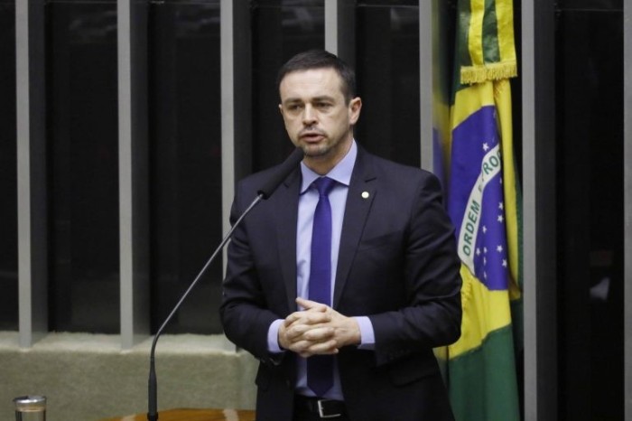 Projeto prevê subsídio para usuário de baixa renda se conectar à rede de distribuição de energia