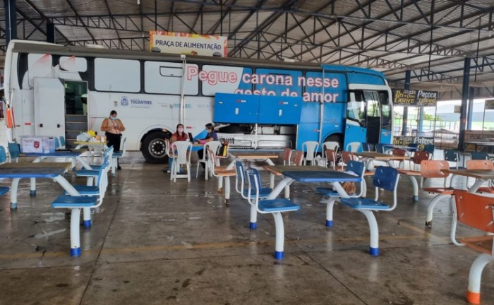 Unidade móvel do Hemocentro realiza coleta externa de sangue na feira do Aureny I nesta sexta-feira, 18