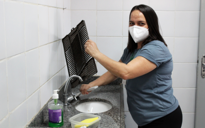 Serviços Gerais: “Limpeza, bem-estar e saúde caminham juntos”, afirma Claudenice de Sousa