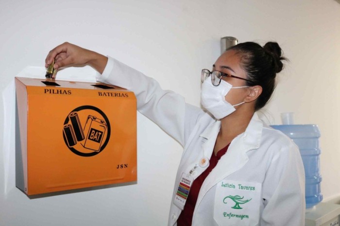 FCecon conscientiza servidores sobre descarte de pilhas e baterias