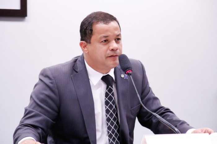 Projeto autoriza multa para revogação unilateral de contrato de honorários advocatícios