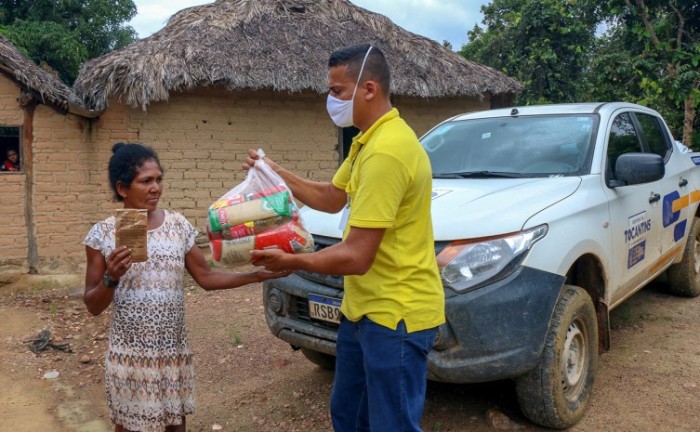 Governo do Tocantins realiza força-tarefa para atender indígenas, assentados e ribeirinhos de Lagoa da Confusão com entrega de cestas básicas 