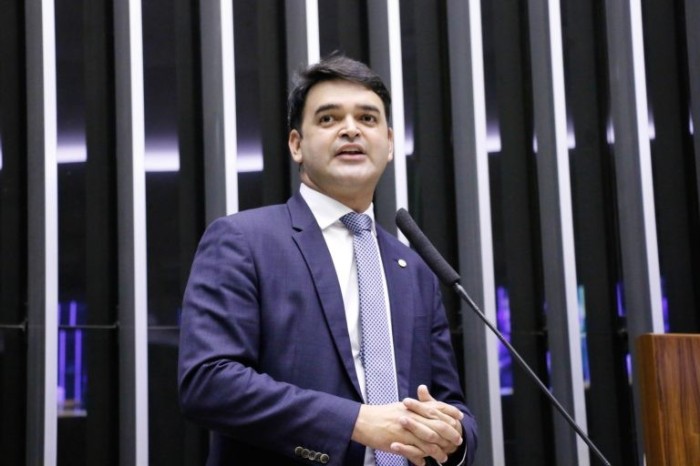 Proposta torna crime a falsificação ou alteração da carteira de vacinação