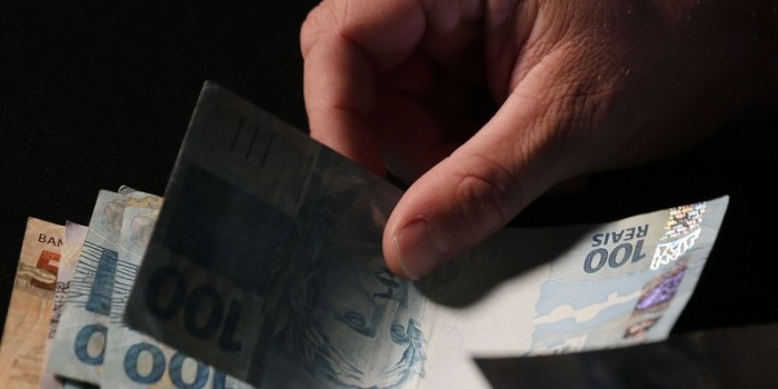 Caixa paga Auxílio Brasil a beneficiários com NIS final 7