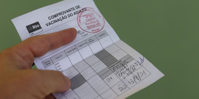 Governo muda regra que exige passaporte da vacina para entrar no país