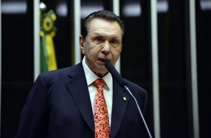Projeto exige plano de demissão voluntária com vantagens iguais a todos os empregados