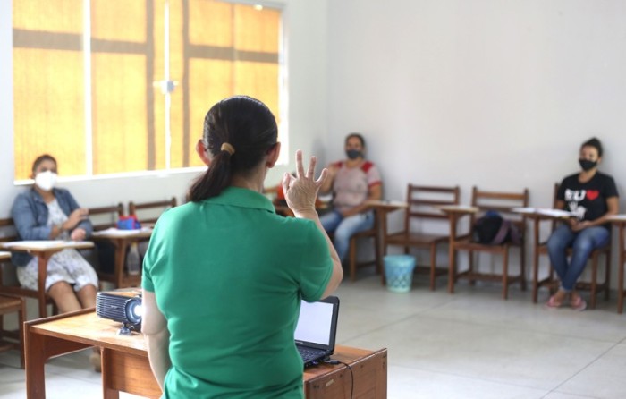 Educação abre inscrições para curso básico de Libras
