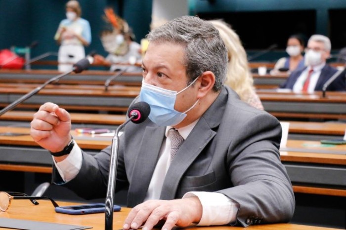 Projeto obriga condomínios a comunicarem maus-tratos a animais