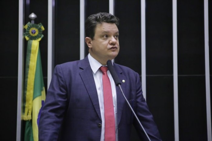 Instalada comissão para analisar PEC que permite descumprimento de gastos mínimos em educação por dois anos