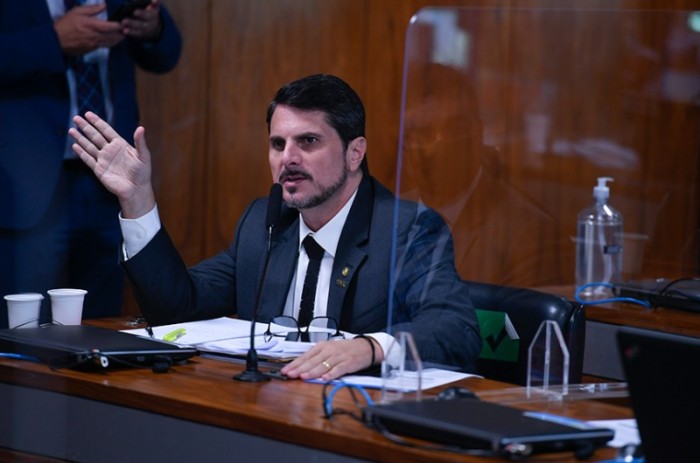 Relator muda projeto e fixa limite de 16 armas para caçadores; votação será depois do carnaval