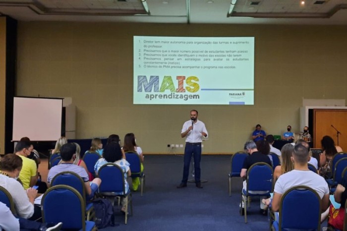 Seminário da Educação sobre tutoria pedagógica reúne mais de 450 pessoas em Foz do Iguaçu