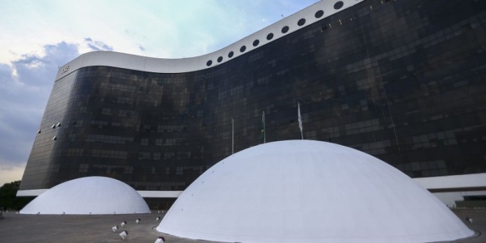 TSE avalia punição a aplicativo usado para desinformação 