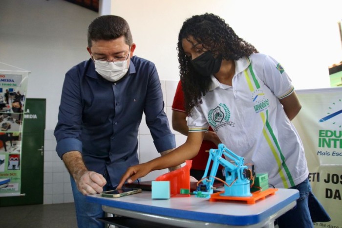 Rede estadual de Educação oferta 120 vagas para cursos de Robótica e Eletrônica