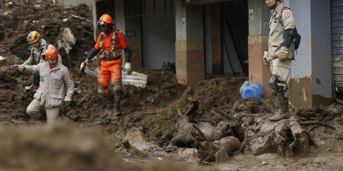 Sobe para 208 número de mortos na tragédia em Petrópolis