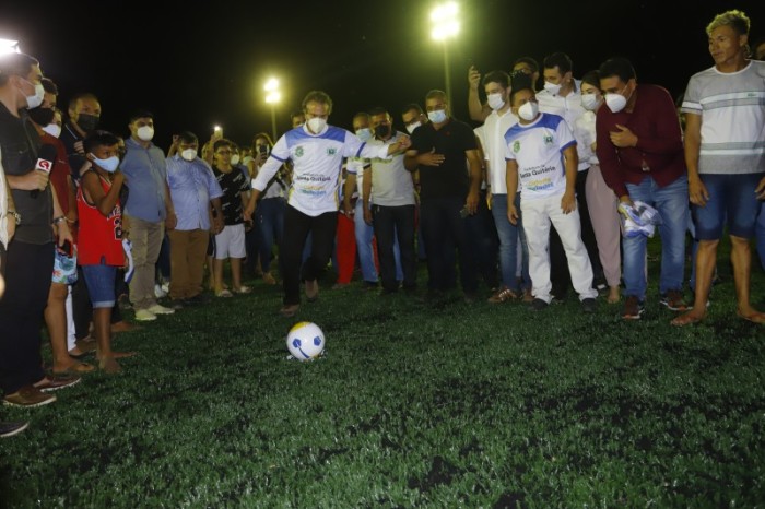 Governo do Ceará entrega Areninha de Santa Quitéria