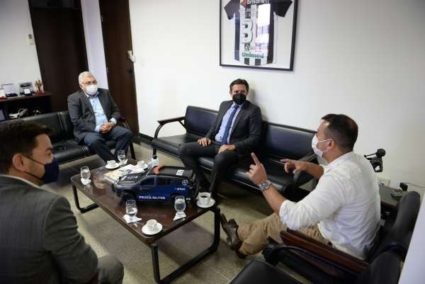 Secretário da Segurança da Paraíba visita SSPDS para conhecer boas práticas no Ceará