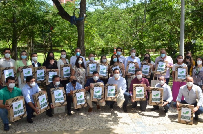 Vinte e dois notebooks são entregues para municípios certificados com o Selo Município Verde