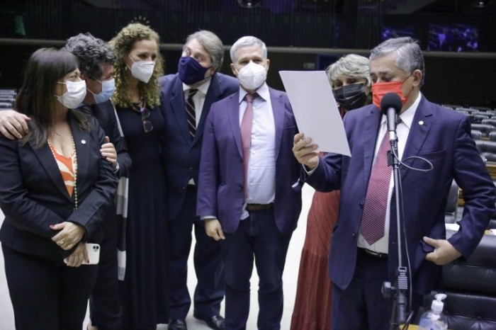 Deputados comemoram aprovação de projetos de incentivo à cultura