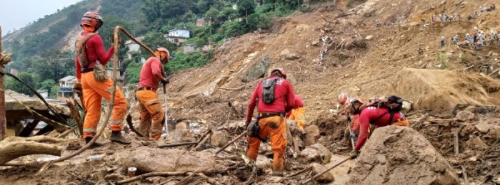Bombeiros mineiros cumprem nova missão em Petrópolis