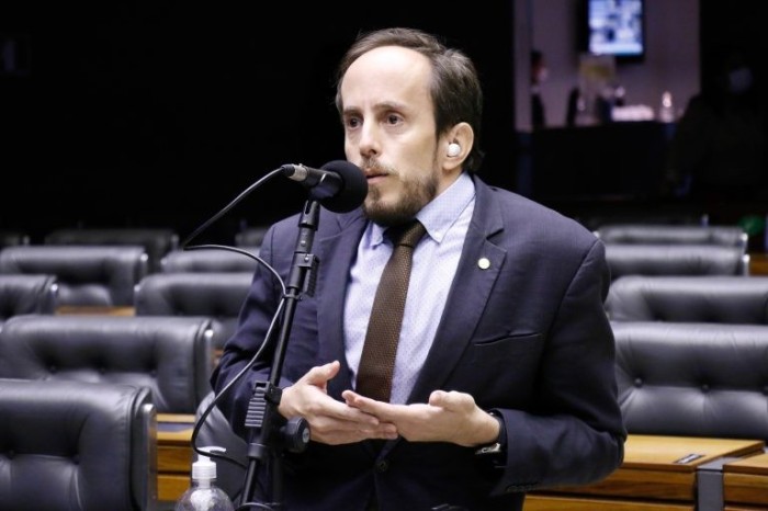 Proposta suspende royalties do petróleo de estado que descumprir plano de ajuste nas contas públicas