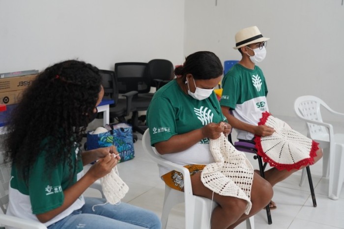 Curso de crochê oferece aprendizado e qualidade de vida para alunos