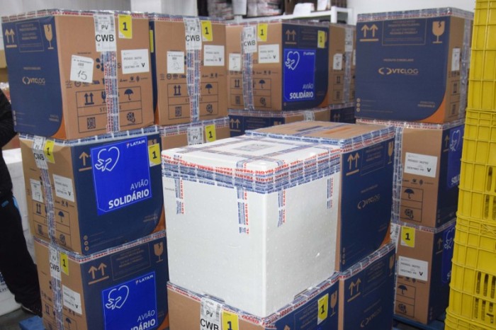 Paraná recebe mais 294,8 mil vacinas contra a Covid-19; remessas da semana ultrapassam 1,8 milhão de doses