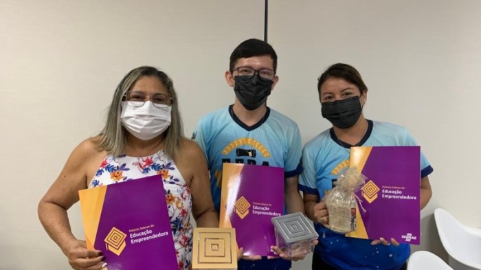 Professores da rede estadual em Parintins vencem prêmio de educação empreendedora do Sebrae