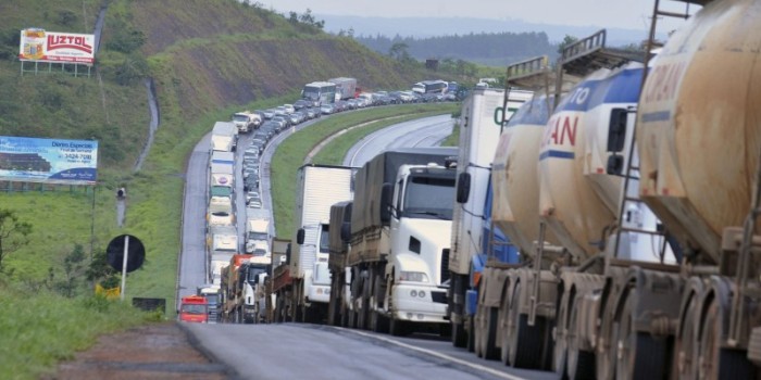 Motorista encontra lentidão em rodovias do litoral sul paulista