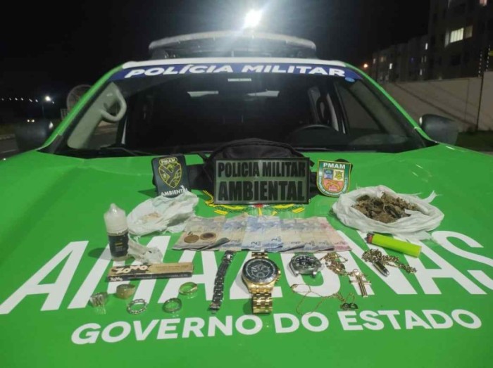 PMAM apreende carga de carvão ilegal e detém homem com entorpecentes