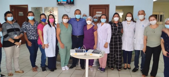 Fundhacre entrega equipamentos de eletrocardiograma a diversos setores
