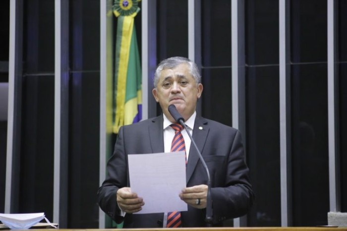 Projeto condiciona ingresso no Brasil ao cumprimento de regras sanitárias